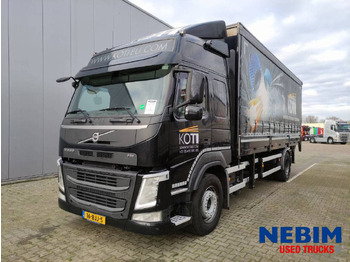 Lastbil med presenning VOLVO FM 330