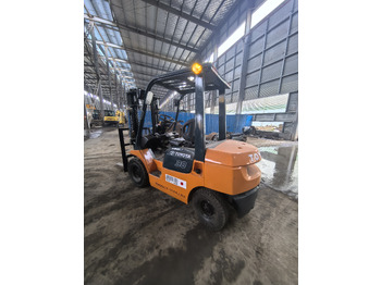 Diesel gaffeltruck Used Toyota FD30 forklift: billede 4