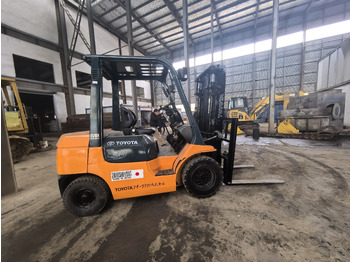 Diesel gaffeltruck Used Toyota FD30 forklift: billede 2