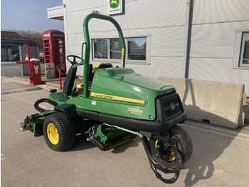 Leje en  John Deere 7200A utility triple mower John Deere 7200A utility triple mower: billede 3