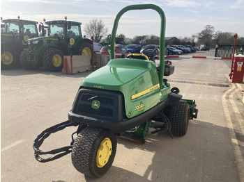 Leje en  John Deere 7200A utility triple mower John Deere 7200A utility triple mower: billede 5