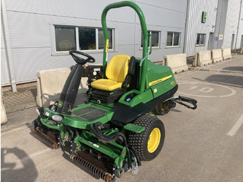 Leje en  John Deere 7200A utility triple mower John Deere 7200A utility triple mower: billede 1