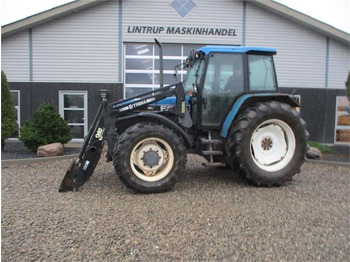 Traktor NEW HOLLAND