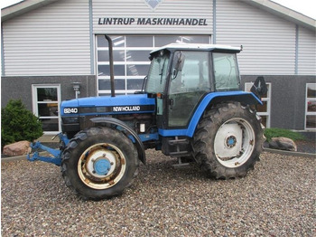 Traktor NEW HOLLAND