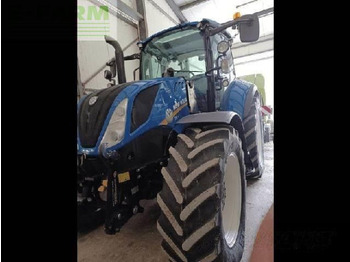 Traktor NEW HOLLAND T5