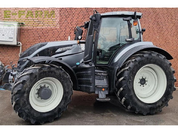 Traktor VALTRA T214