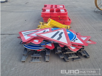 Bygningsudstyr Bundle of Road Signs, Safety Barrier & Metal Fencing: billede 4