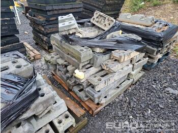 Bygningsudstyr Pallet of Heras Fencing Bases: billede 1