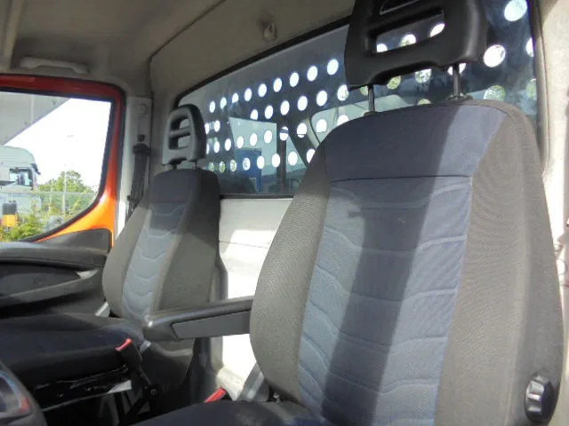 Varebil med kasse Iveco Daily 35S14 3500KG: billede 10