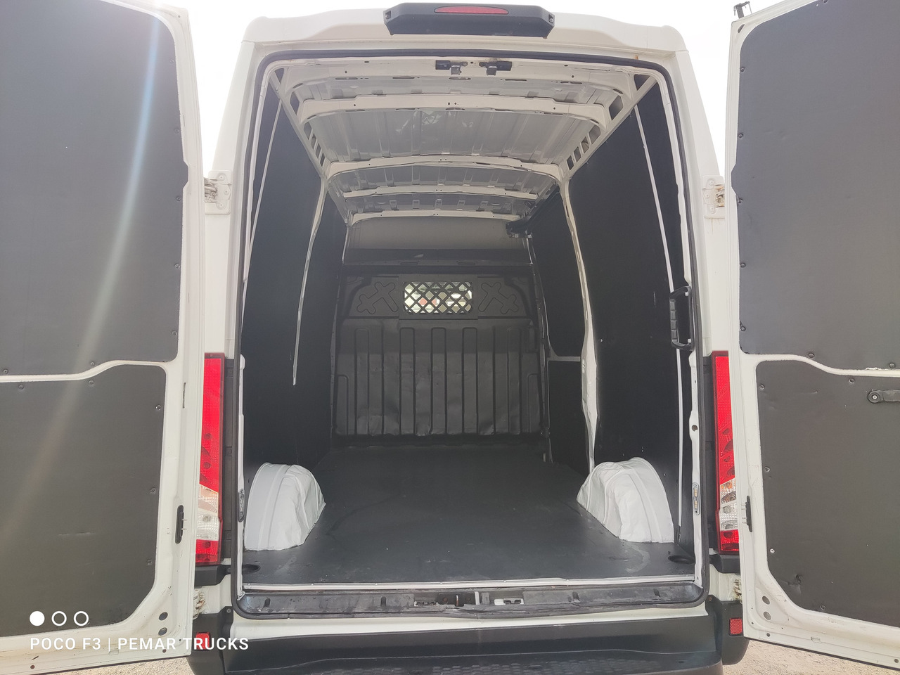 Leje en IVECO DAILY 35S13 130 CV FURGONETA L2 H3 IVECO DAILY 35S13 130 CV FURGONETA L2 H3: billede 17