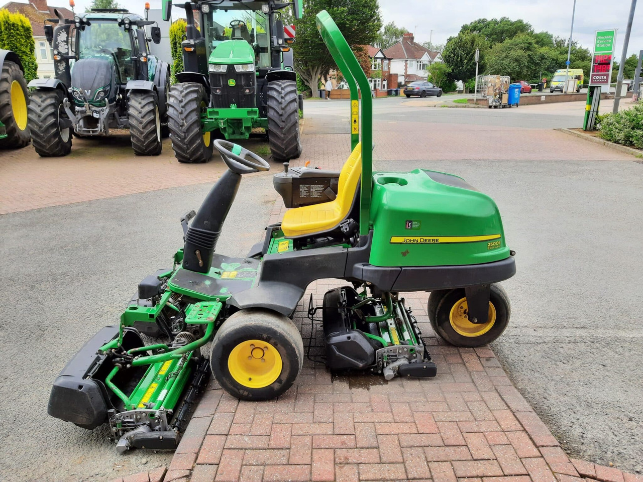 Leje en  John Deere 2500E greens triple mower John Deere 2500E greens triple mower: billede 6