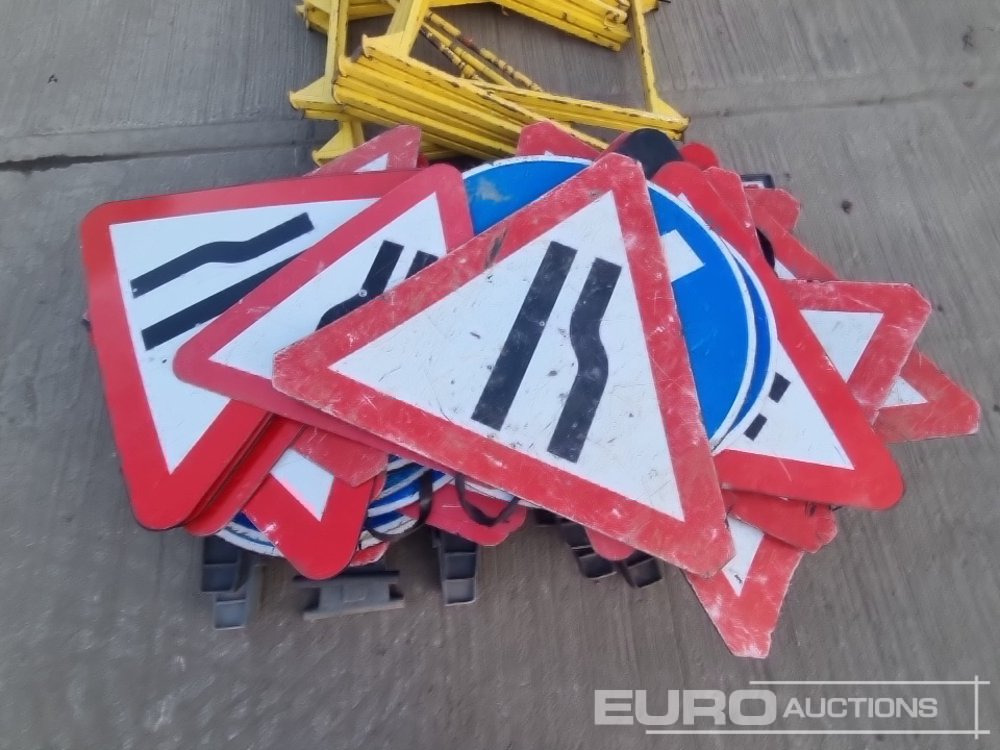 Bygningsudstyr Bundle of Road Signs, Safety Barrier & Metal Fencing: billede 10