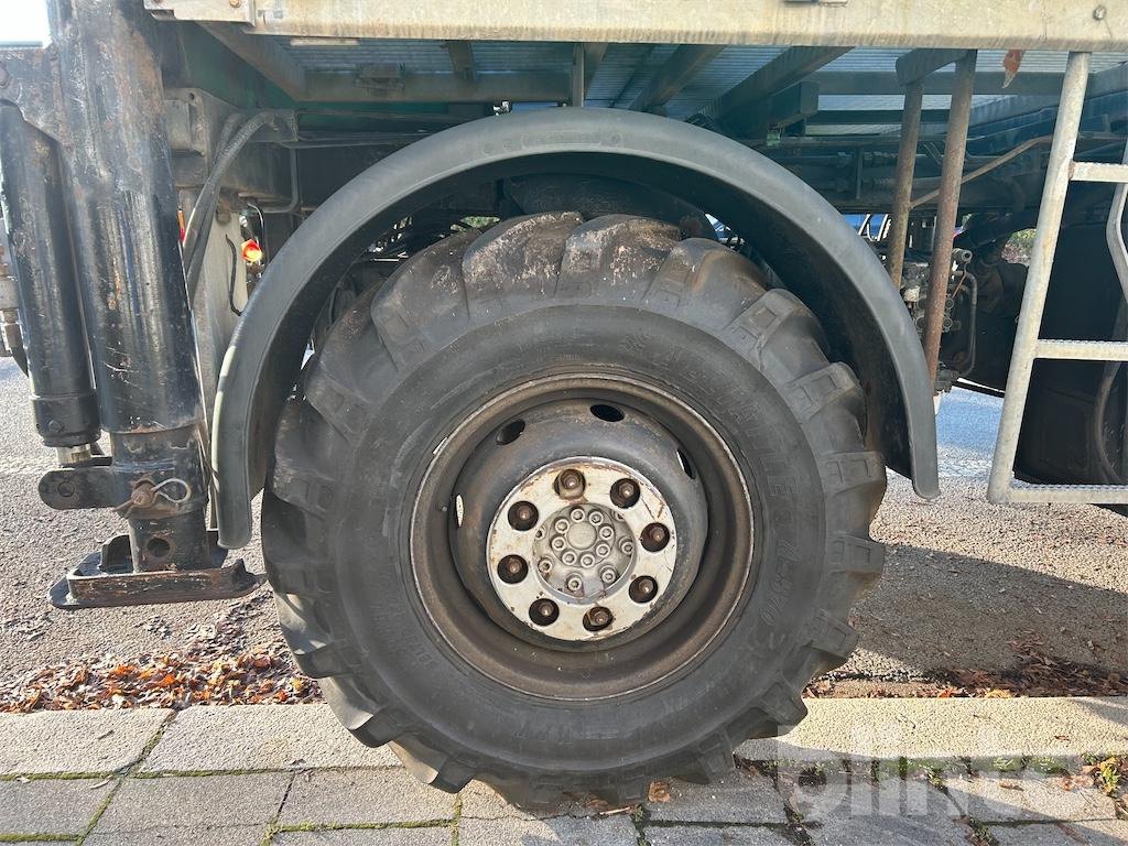 Lastbil med kran 1981 Daimler-Benz Unimog U 1700: billede 22