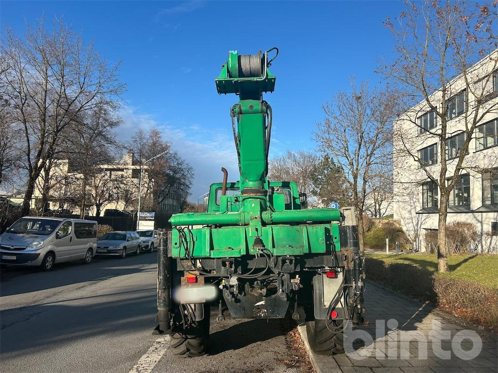 Lastbil med kran 1981 Daimler-Benz Unimog U 1700: billede 7